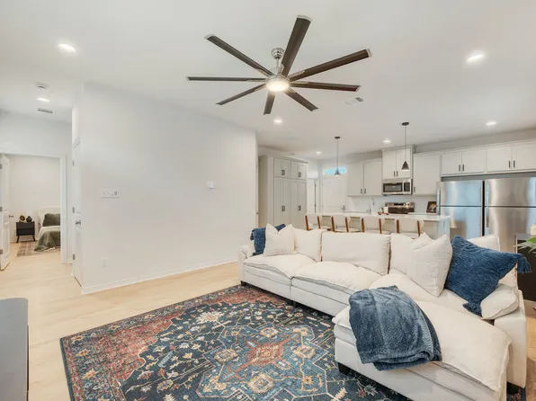 Azura Residences, 2107 Crest St #3d0d0785b, College Station, TX 77840