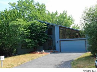 202 Litchfield Dr, Syracuse, NY 13224