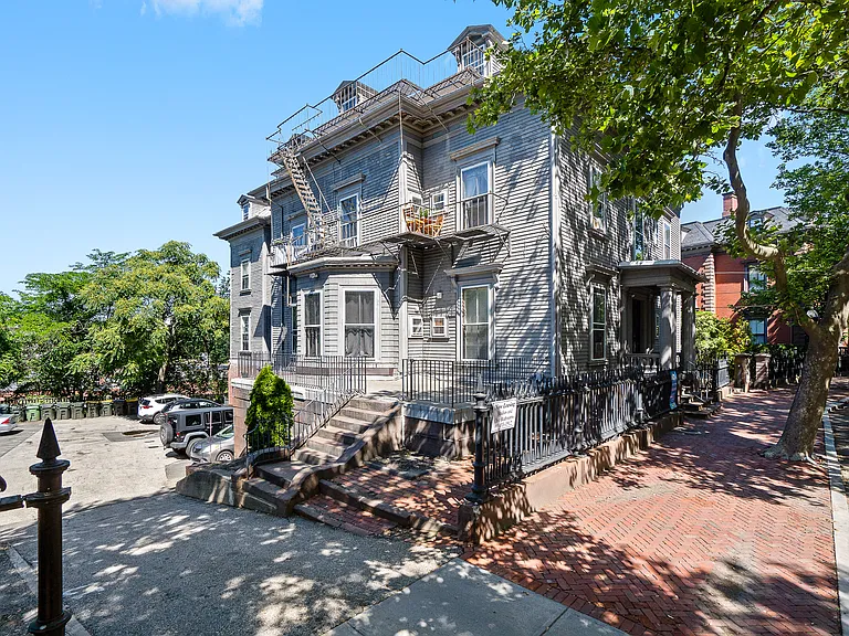 34 Benefit St — Photo 5
