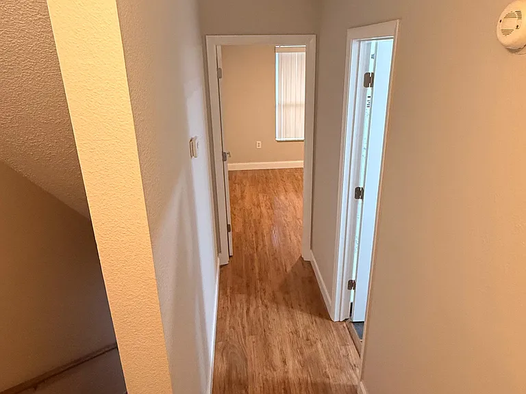 Hallway (second floor)