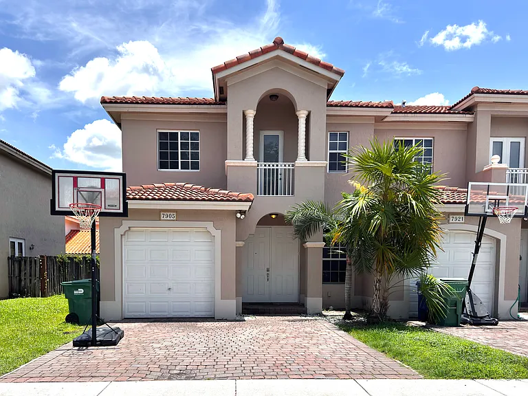 7905 SW 120th Ave — Photo 1