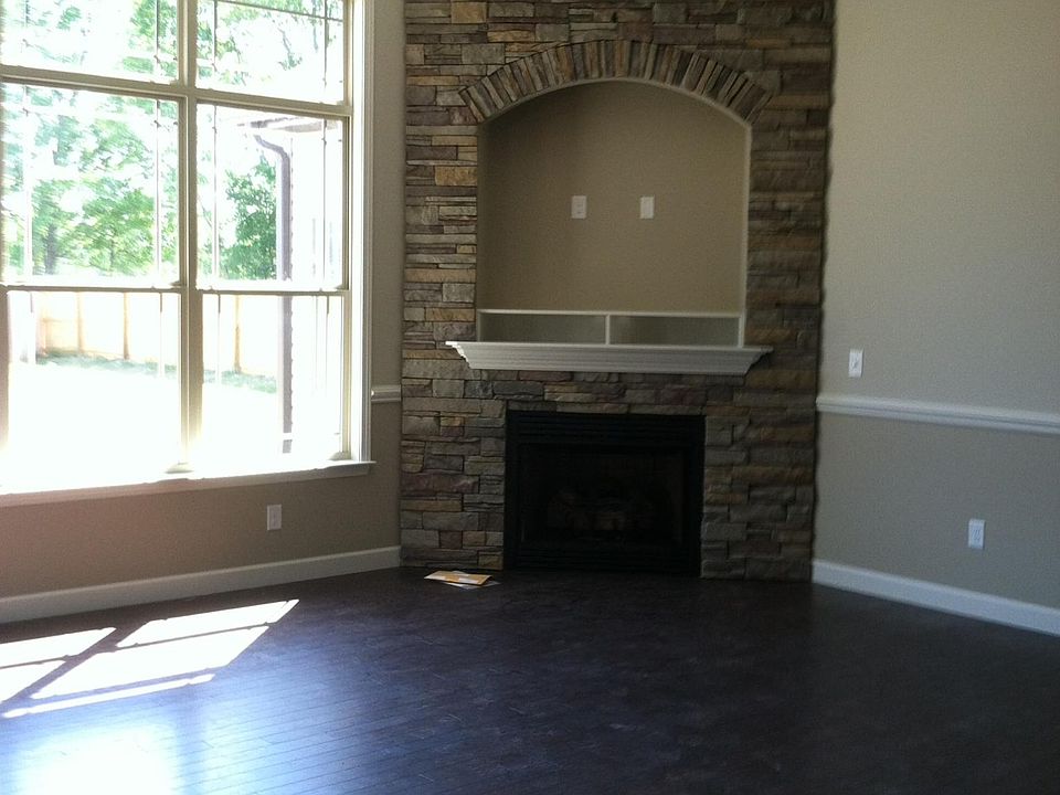 2nd image of 128 Bay Tree Ct