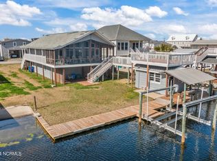 6020 6th St, Surf City, NC 28445