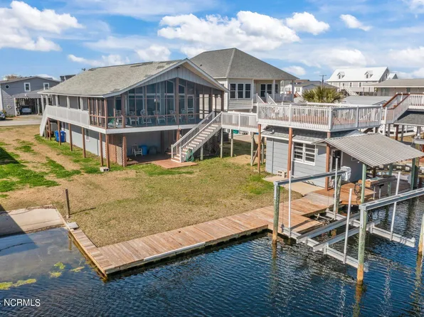 6020 6th Street, Surf City, NC 28445