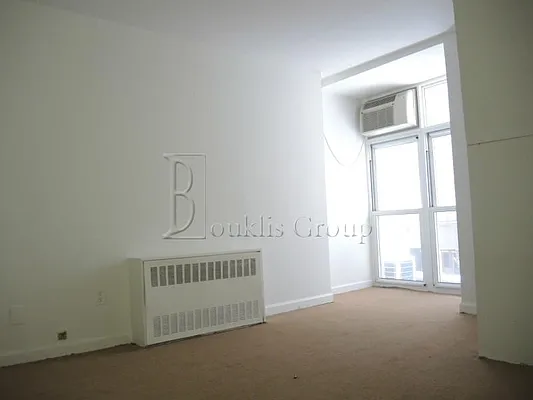 Rented by Bouklis Group | media 31