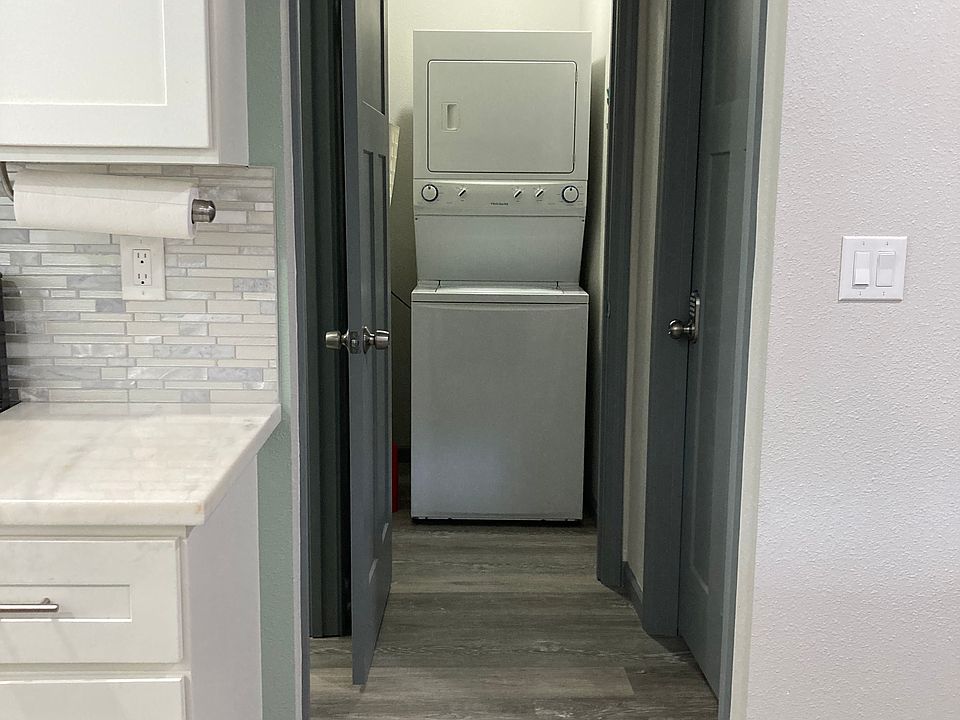 1st image of 1122 S Woodlawn St #2
