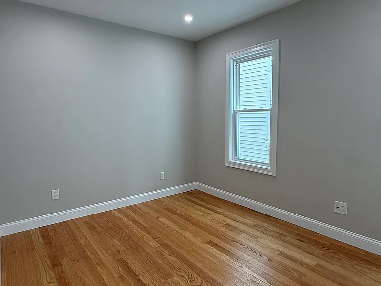 517-519 E 3rd St #1 — Photo 15