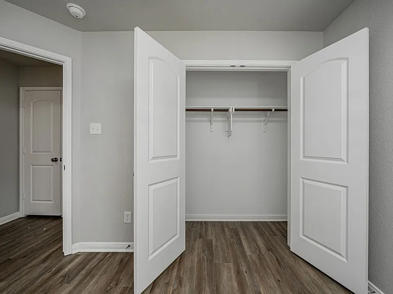 517 Fallbrook Dr — Photo 42