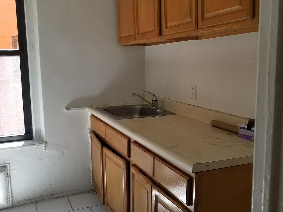 2nd image of 949 Ogden Ave