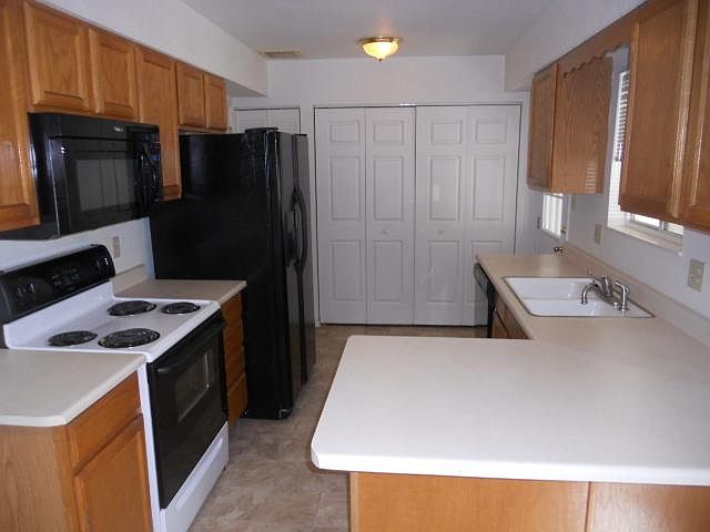 2nd image of 906 S Knox Dr