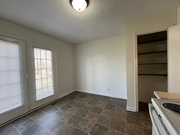 604 Fairfield Dr #A — Photo 4