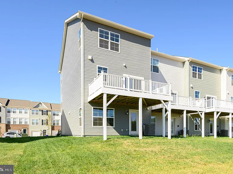 450 Seeback Dr — Photo 37