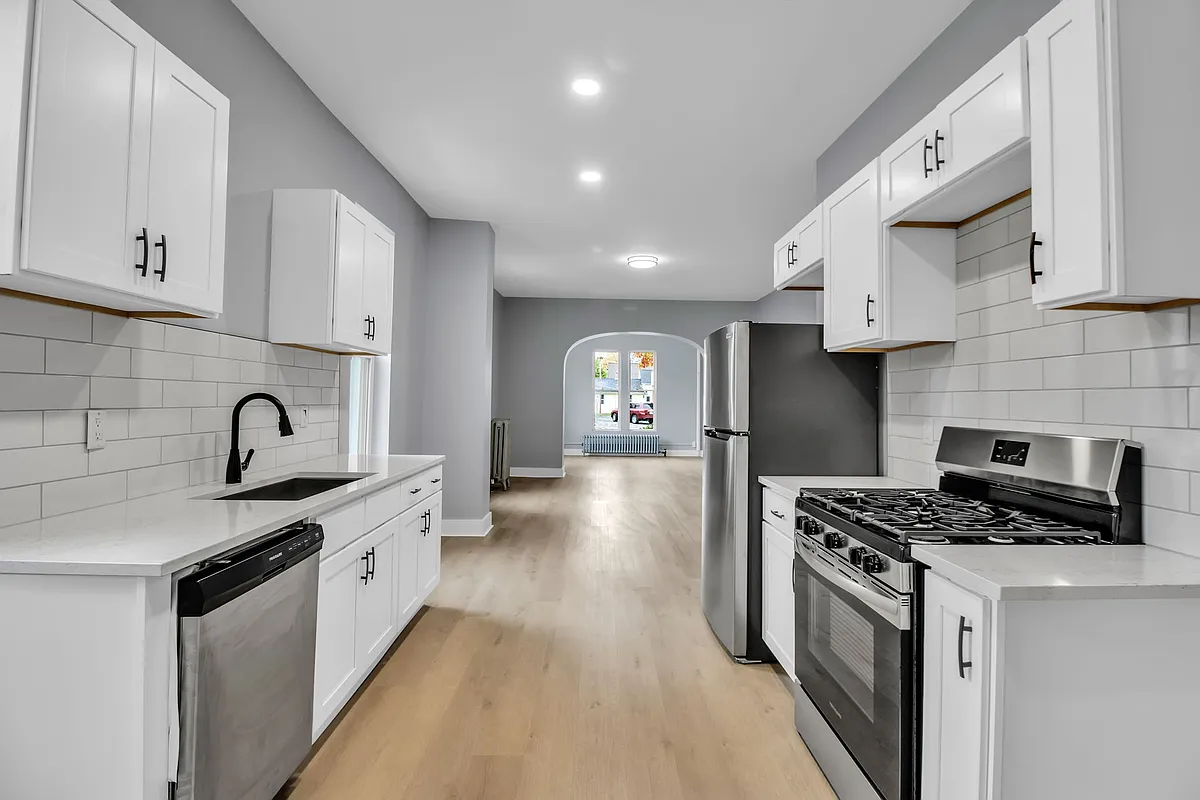 Building Photo - 49 William St #3