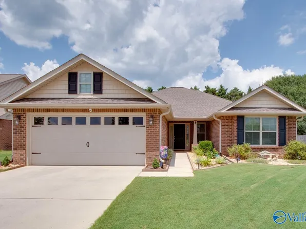 6913 Breyerton Way SE, Owens Cross Roads, AL 35763