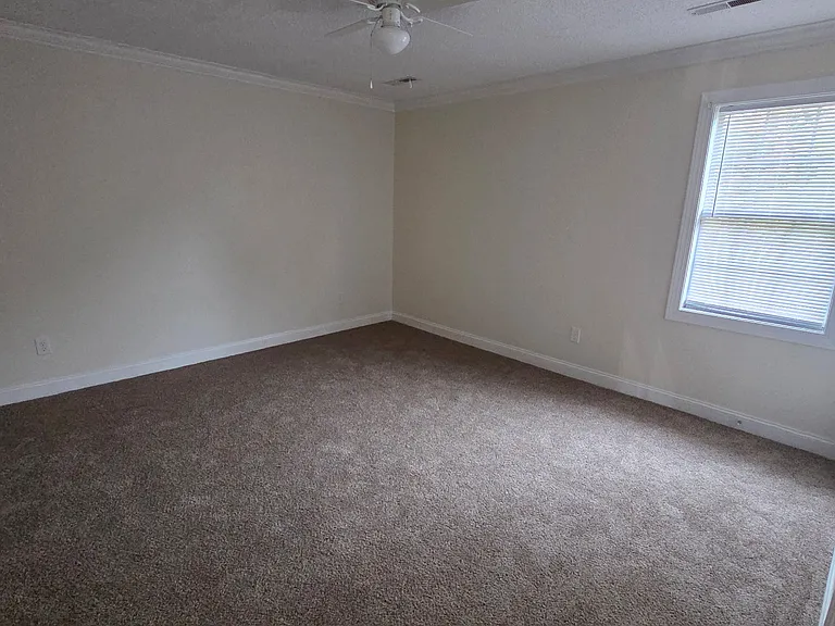 1513 Winterberry Dr — Photo 10