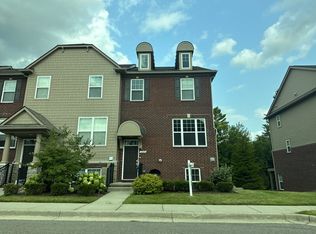 2849 Hartwick Dr, Rochester, MI 48307