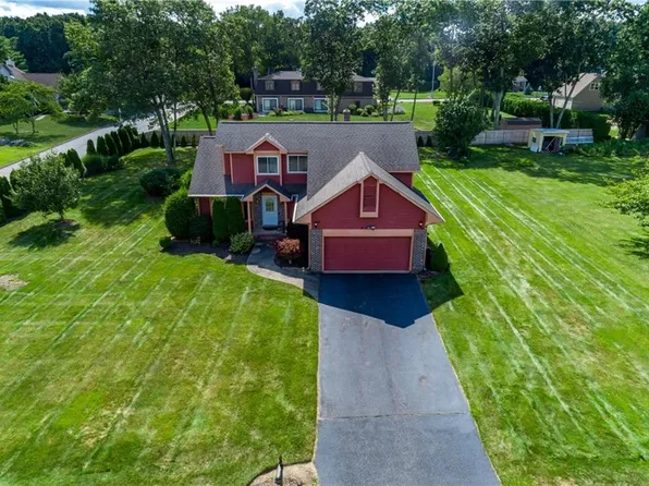 10 Cinnamon Dr, Johnston, RI 02919