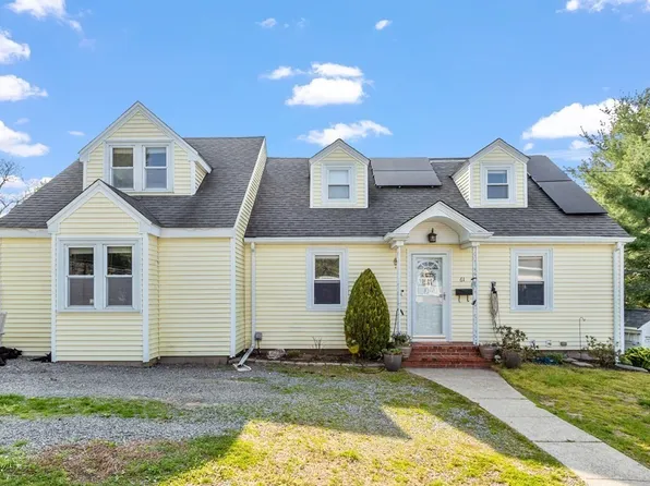61 Dublin St, Somerset, MA 02726