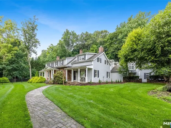 72 Hopper Farm Rd, Upper Saddle River, NJ 07458