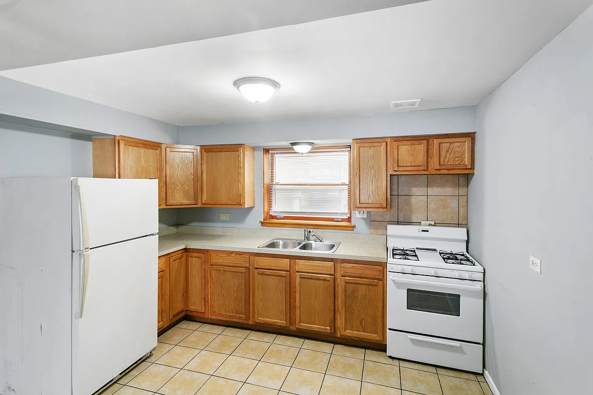 Building Photo - 805 N 22nd Ave #1