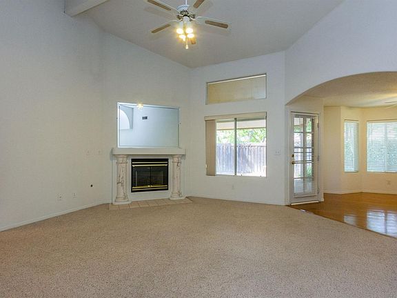 3rd image of 1090 E Democracy Ave