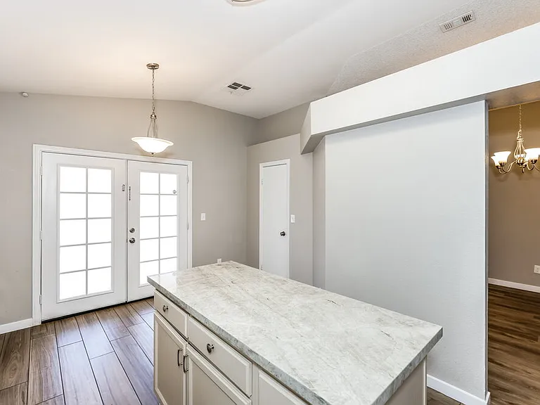 360 Dooley Dr — Photo 6
