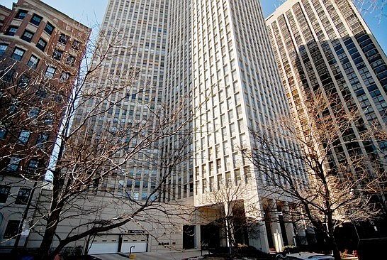 2626 N. LAKEVIEW AVE.