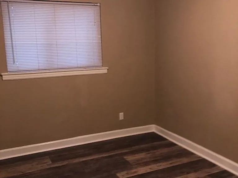 406 Montclair Blvd — Photo 10
