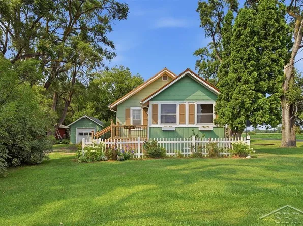 4235 E Brooks Rd, Freeland, MI 48623