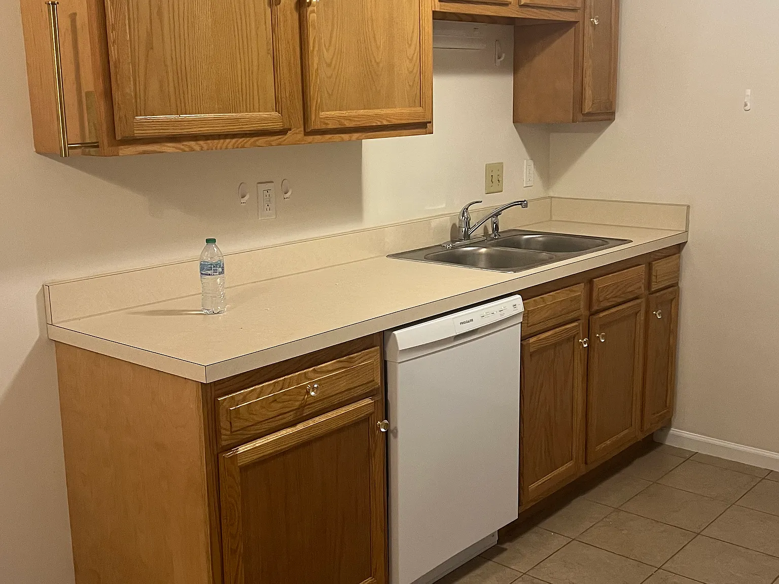 2 bed, 900 sqft, $1,400 — Photo 3