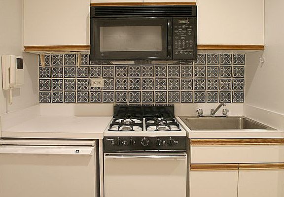 4th image of 339 E 88th St APT 2C