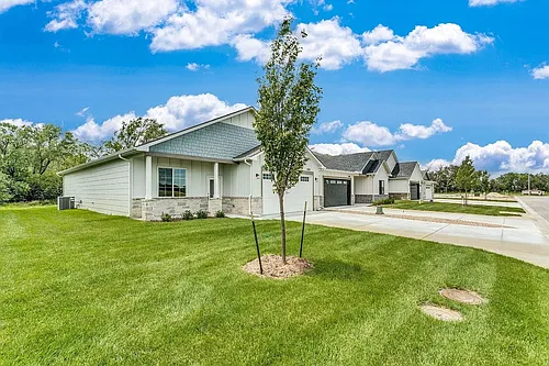 5591 N Wandering Way Photo 1