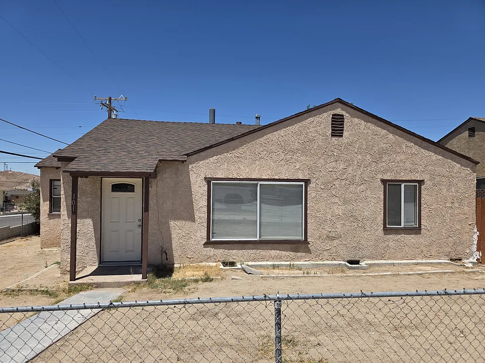 101 W Desert View Dr