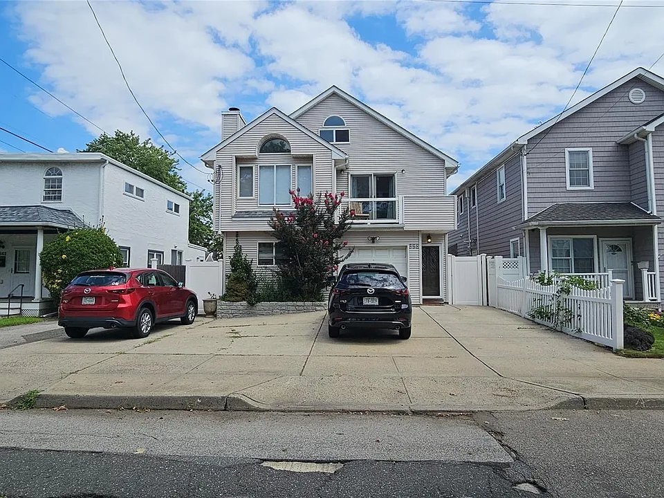558 Lincoln Blvd