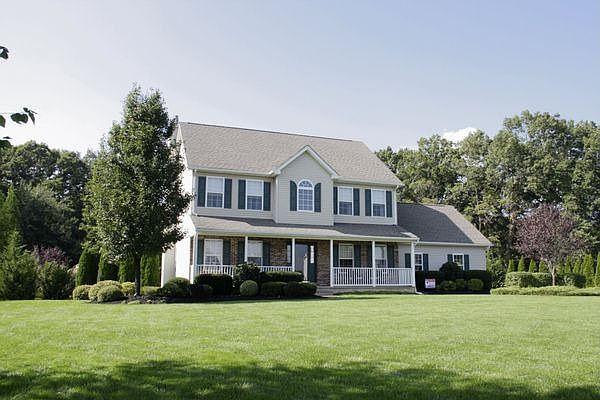 1st image of 20 Huckleberry Ln