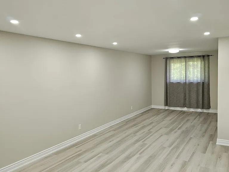 61 Deerfield Cres — Photo 8