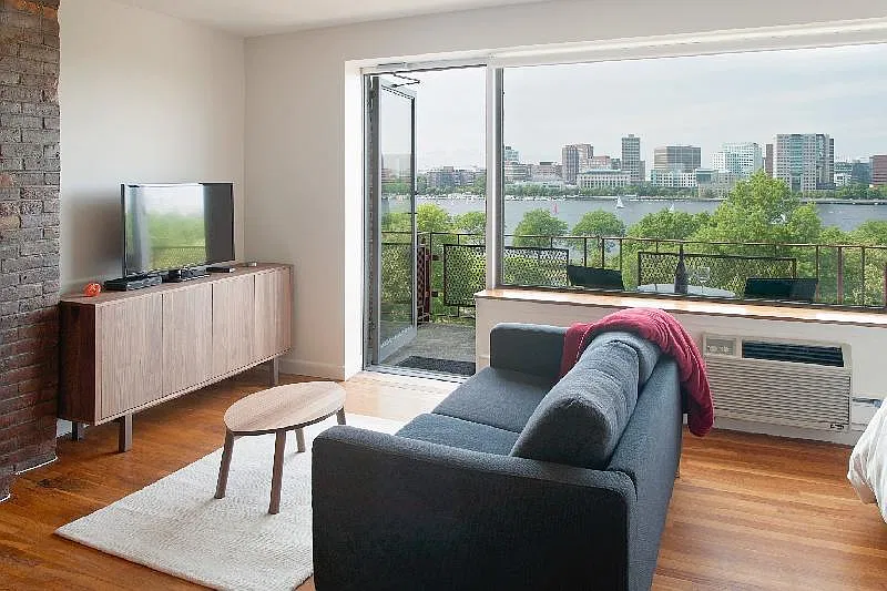 220 Beacon St — Photo 2