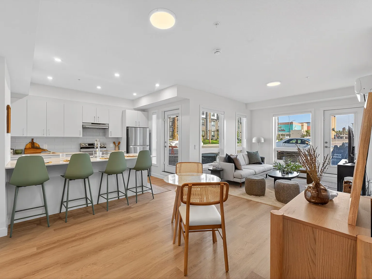 Kings Landing Apartment — Photo 3