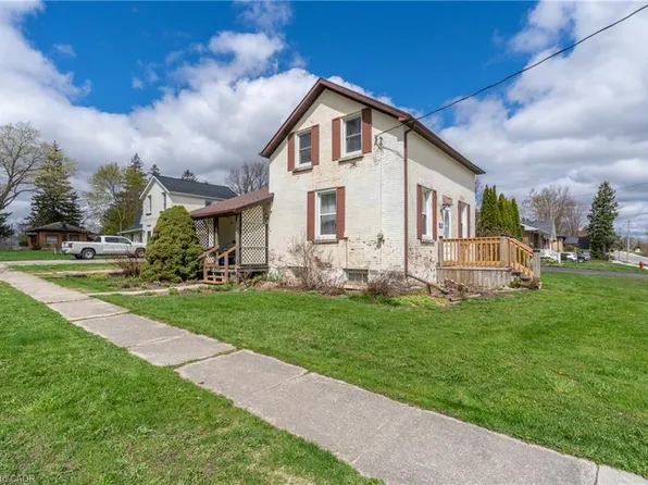 215 Whites Rd, Minto, ON N0G 2P0