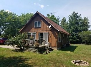 1369 Community Beach Rd, Odin, IL 62870