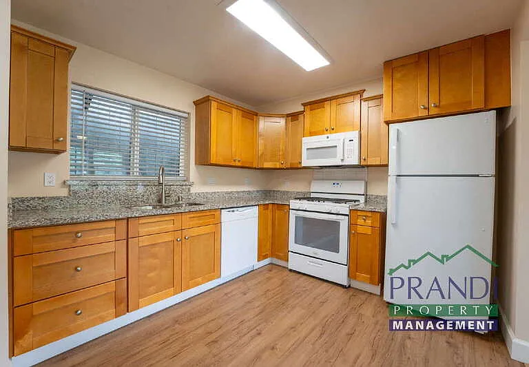 109A Live Oak Ave — Photo 5