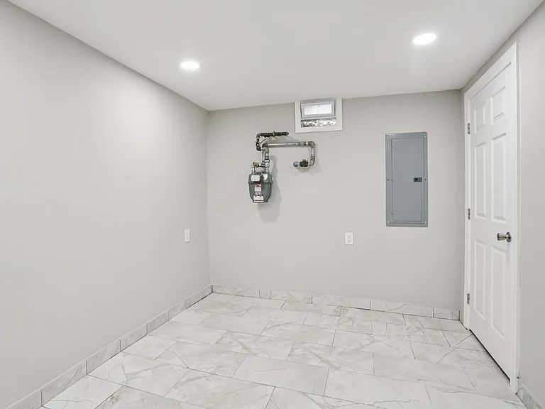 2225 N Waterloo St — Photo 5
