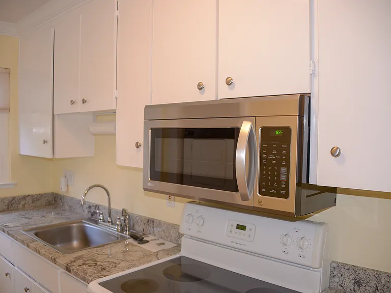 1433 Terra Nova Blvd — Photo 3