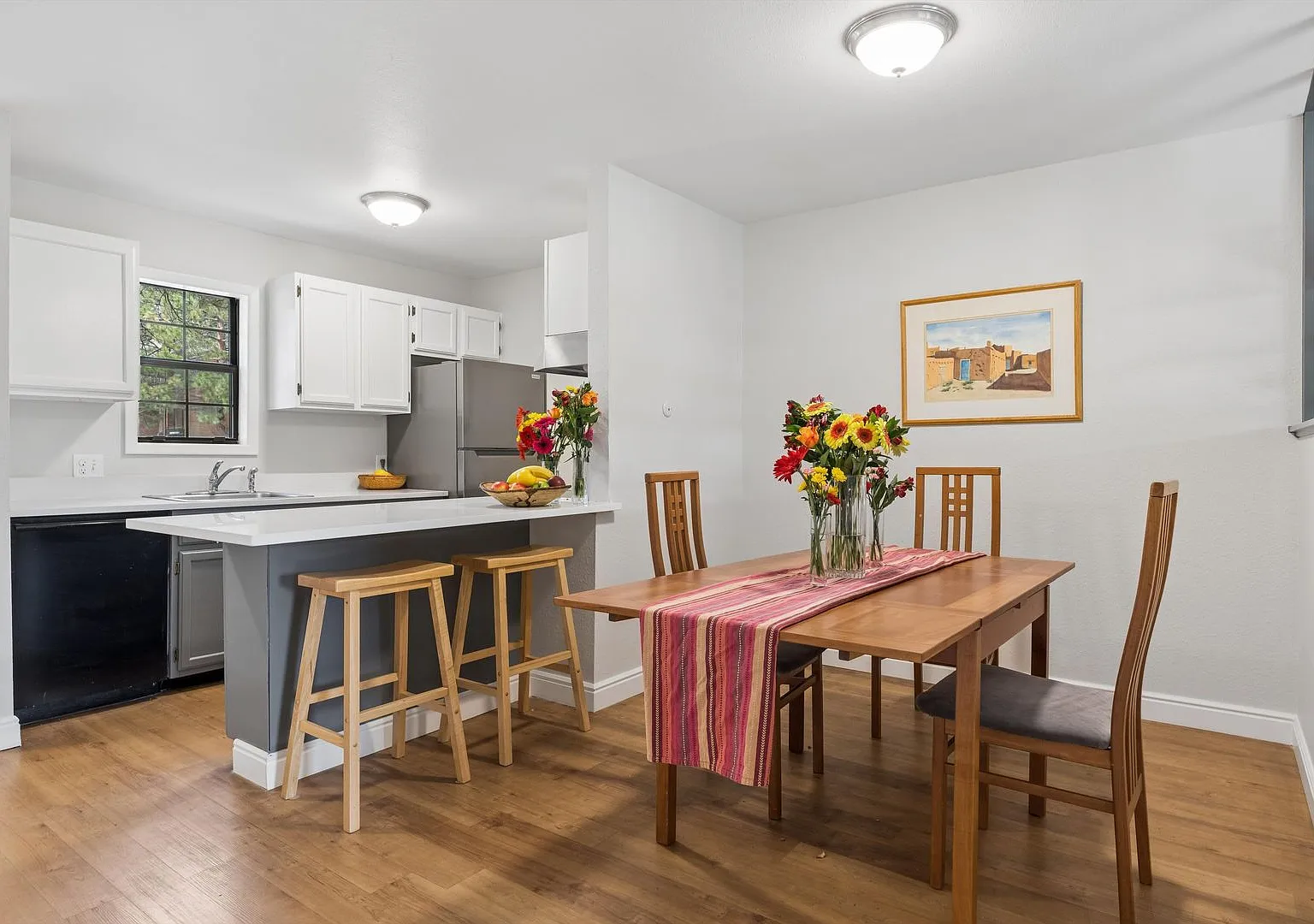 Completely Renovated 3 Bedroom Condo In The Wimbledon Now Available ! — Photo 2