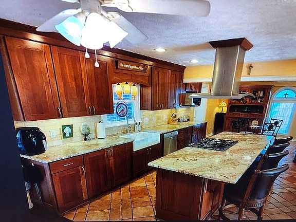 3rd image of 266 Morningside Ln NE