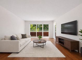 250 W 1st St #202, North Vancouver, BC
