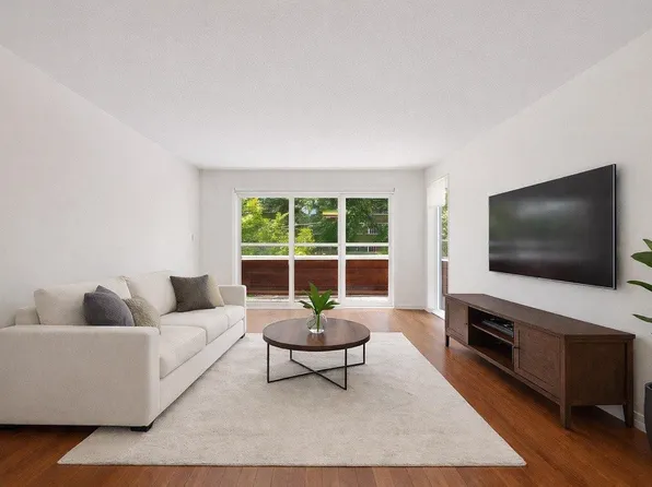 250 W 1st St #202, North Vancouver, BC V7M 1B4