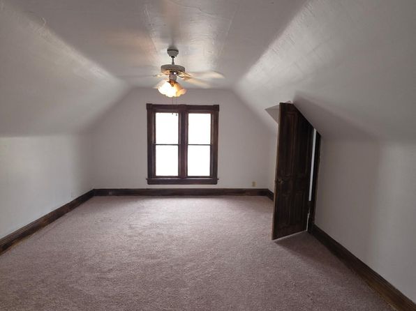 1103 1st St, Webster City, IA 50595