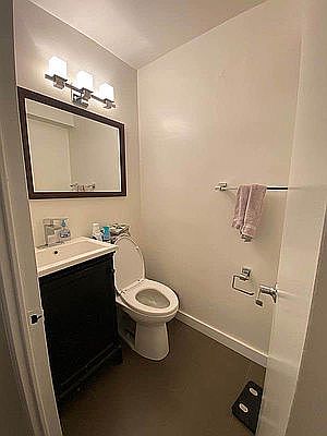 5th image of 279 E 44th St APT 17B