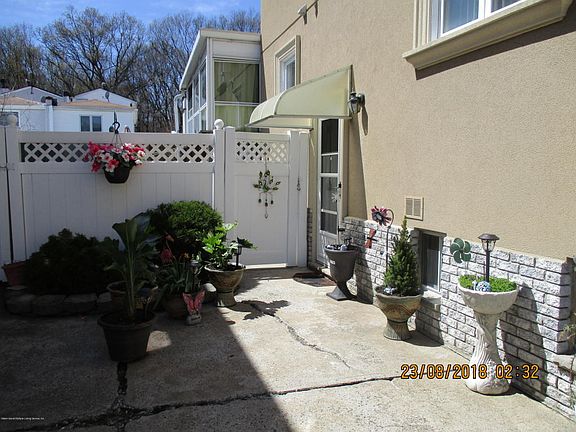 3rd image of 22 Mulberry Ave